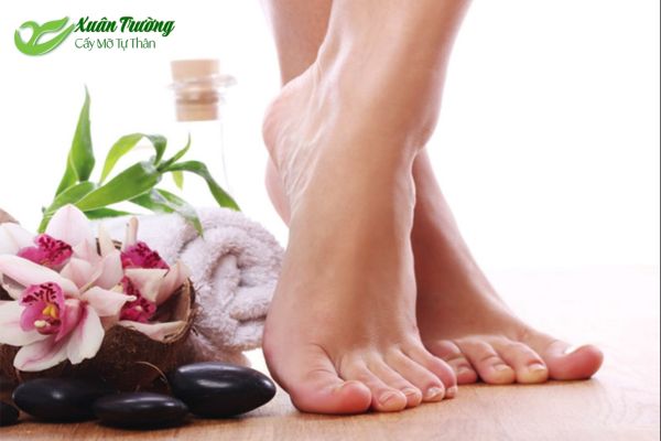 Cấy mỡ giúp bàn chân đầy đặn, giảm đau khi di chuyển.