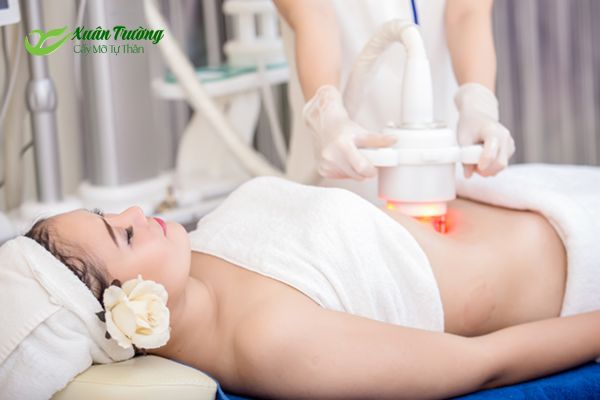 Massage và điều trị bằng công nghệ siêu âm, laser để cải thiện mỡ bị vón cục